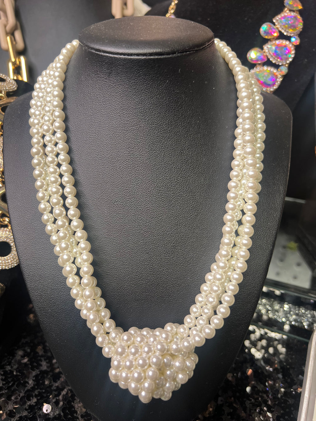 Pearl Necklace 4 Strands with a knot in the Center