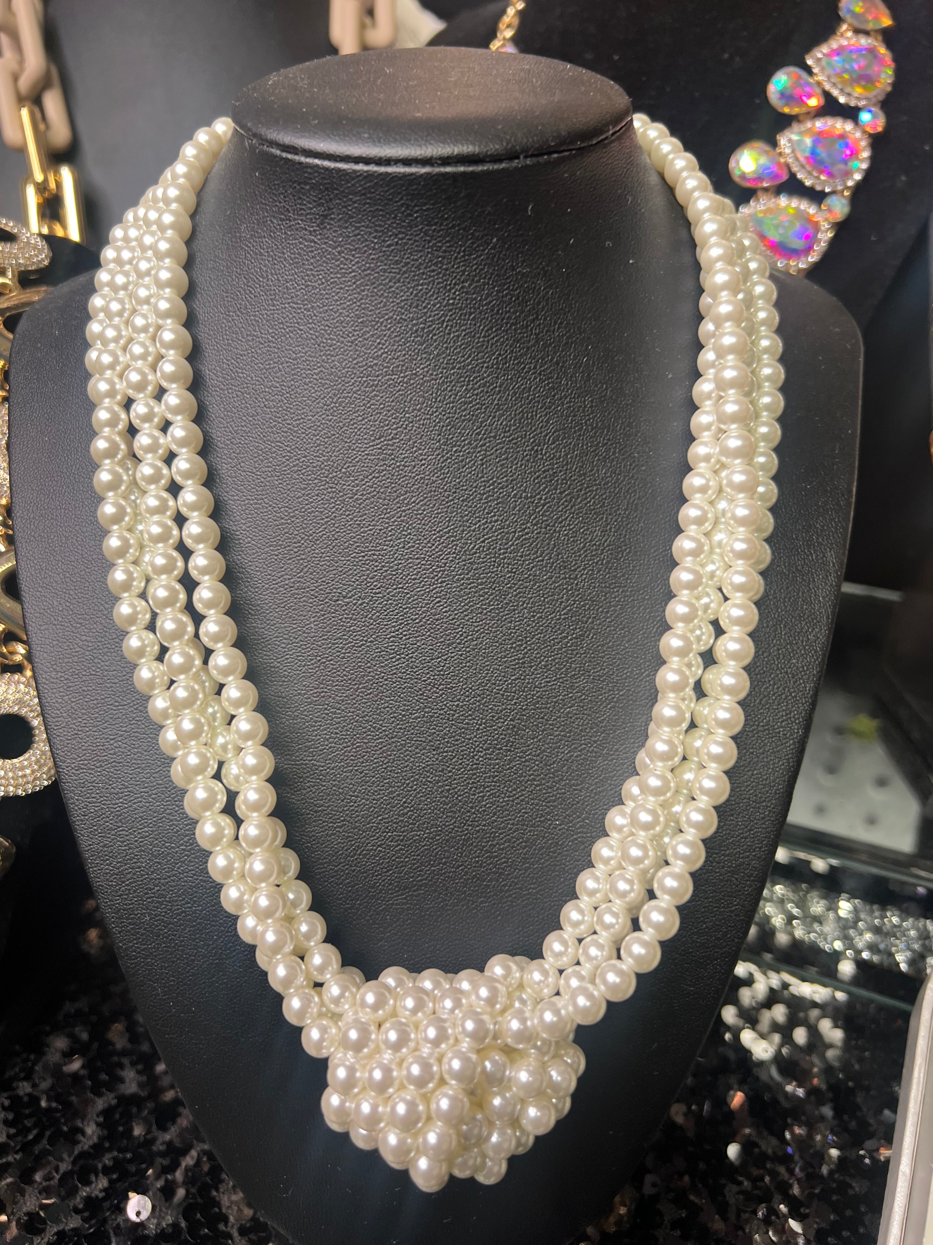 Pearl Necklace 4 Strands with a knot in the Center