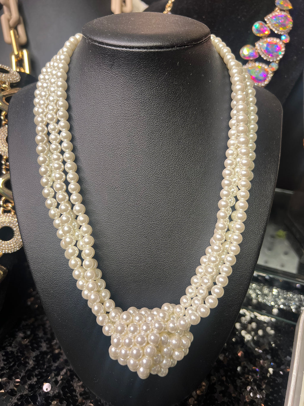 Pearl Necklace 4 Strands with a knot in the Center
