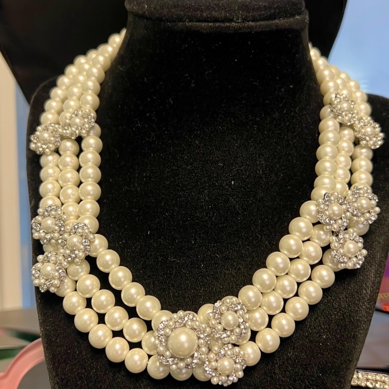 Statement Pearl Necklace